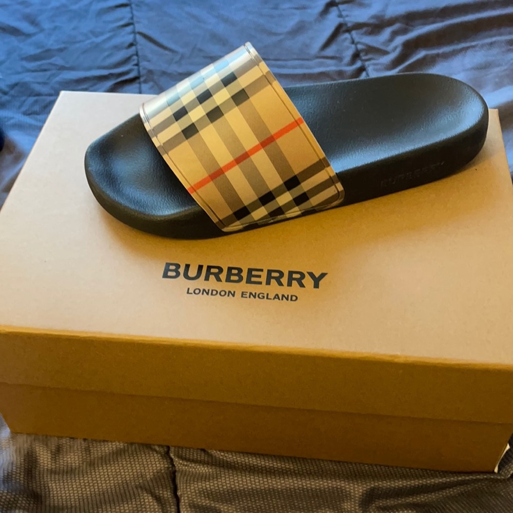 Burberry slides size 37 worn only twice